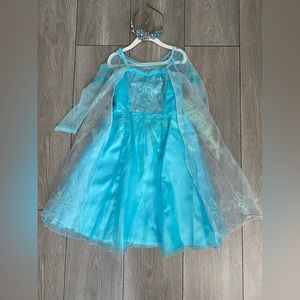 Disney Store Elsa Frozen 2 costume with crown